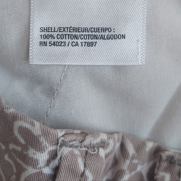 Ladies 0 Old Navy Khaki Tan & WHite Floral Print 4 Pocket Chino Shorts 3" Inseam - Picture 3 of 6